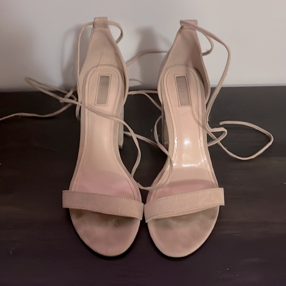 Women’s heels - Picture 3 of 3